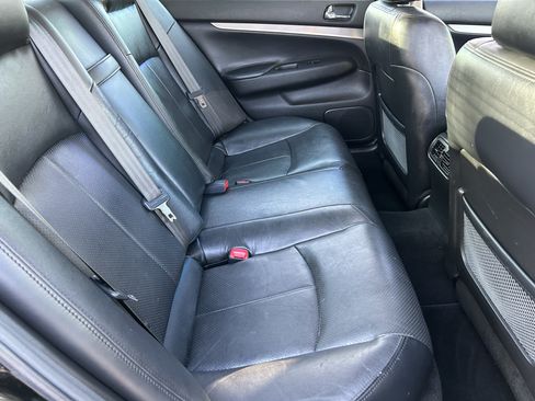 Used 2015 INFINITI Q40 w/ Moonroof Package RWD image 11