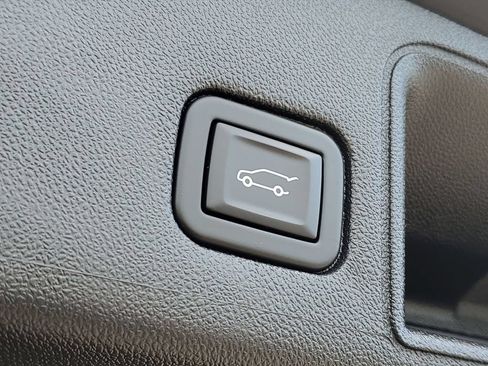 Used 2023 GMC Terrain SLT w/ LPO, Floor Liner Package FWD image 34