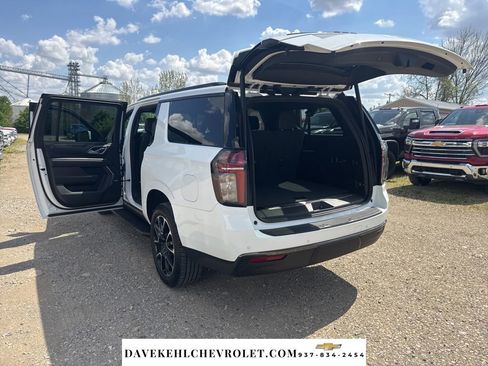 Certified 2022 Chevrolet Suburban RST w/ Luxury Package AWD/4WD image 13