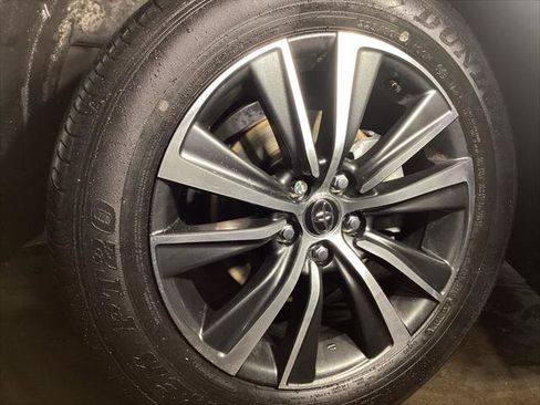 Certified 2024 Toyota Venza LE image 5