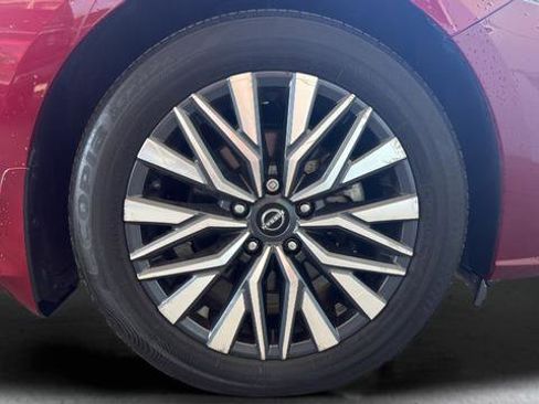 Used 2023 Nissan Altima 2.5 SV w/ SV Premium Package FWD image 23