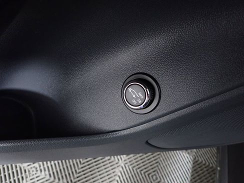 Used 2019 Chevrolet Blazer LT image 22