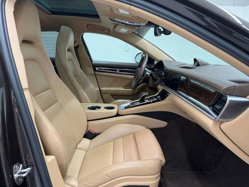 Used 2020 Porsche Panamera image 16