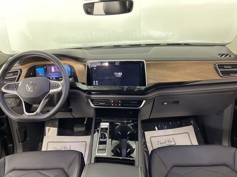 Used 2024 Volkswagen Atlas SE w/ Black Wheel Package image 40