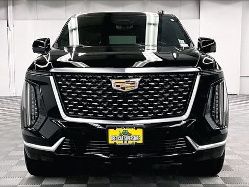 Used 2025 Cadillac Escalade ESV Premium Luxury AWD/4WD image 4