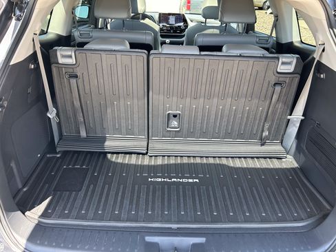 Certified 2021 Toyota Highlander Platinum AWD/4WD image 24