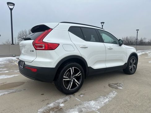 Certified 2024 Volvo XC40 B5 Core image 9