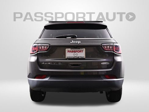 Used 2018 Jeep Compass Latitude w/ Popular Equipment Group AWD/4WD image 9