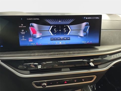 Used 2026 BMW X7 xDrive40i w/ Premium Package image 24