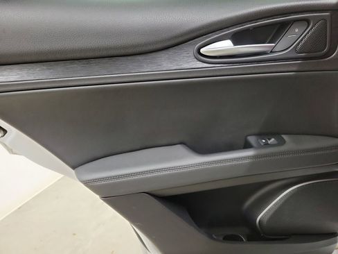 Used 2023 Alfa Romeo Stelvio Sprint image 15