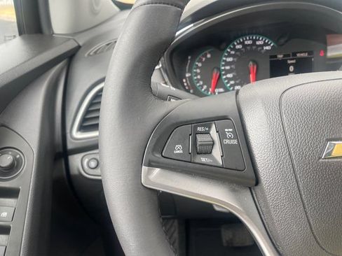 Used 2017 Chevrolet Trax LT w/ LT Convenience Package FWD image 9