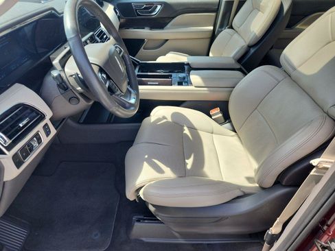 Used 2024 Lincoln Navigator Premiere AWD/4WD image 10