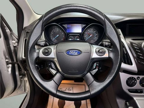 Used 2013 Ford Focus SE w/ SE Winter Pkg FWD image 19