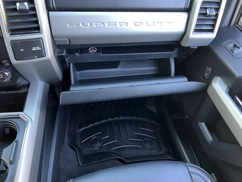 Used 2020 Ford F350 Lariat w/ Camper Package AWD/4WD image 34