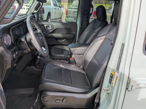 Used 2024 Jeep Wrangler Unlimited Sahara AWD/4WD image 7