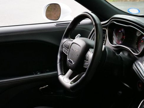 Used 2020 Dodge Challenger SRT Hellcat w/ Plus Package image 39