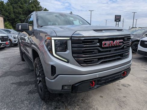 Used 2024 GMC Sierra 1500 AT4 w/ Technology Package AWD/4WD image 5