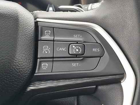 Used 2023 Jeep Grand Cherokee L Laredo image 22