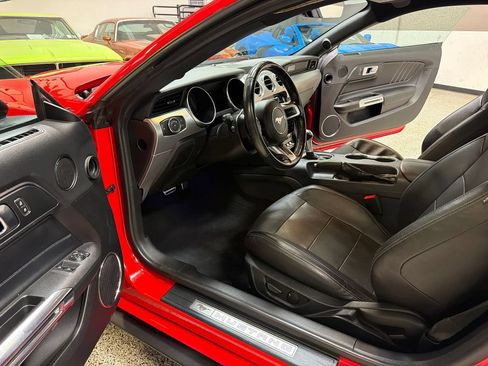 Used 2022 Ford Mustang GT Premium w/ Black Accent Package RWD image 20