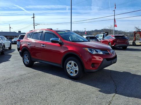 Used 2015 Toyota RAV4 LE image 1