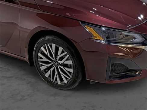 Used 2024 Nissan Altima 2.5 SV image 14