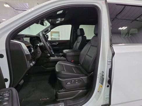 Used 2025 GMC Yukon XL Denali AWD/4WD image 21