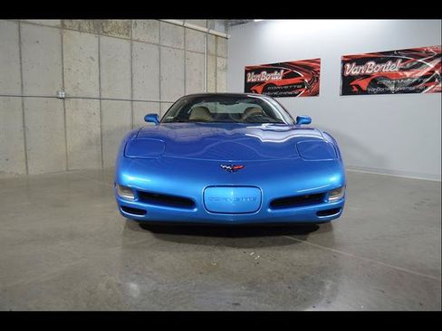 Used 2000 Chevrolet Corvette Coupe w/ Roof Pkg RWD image 3