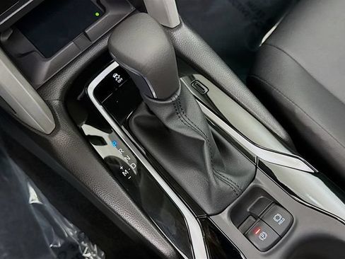 Used 2025 Toyota Corolla Cross XLE w/ Convenience Package FWD image 15