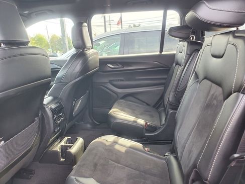 Used 2025 Jeep Grand Cherokee L Altitude AWD/4WD image 31