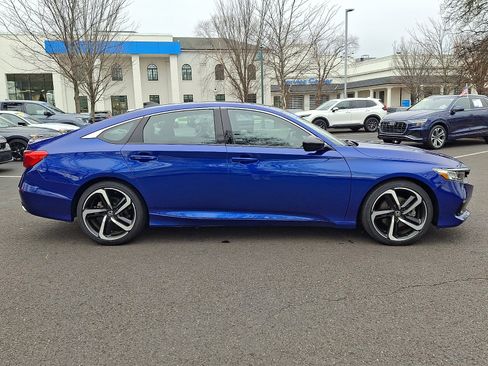 Used 2022 Honda Accord Sport image 7