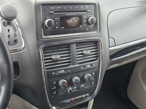 Used 2014 Dodge Grand Caravan SE image 22