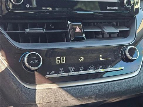 Used 2021 Toyota Corolla LE image 14