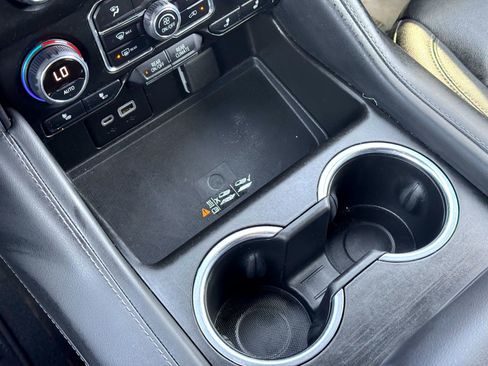 Used 2022 Chevrolet Tahoe Z71 w/ Luxury Package image 29