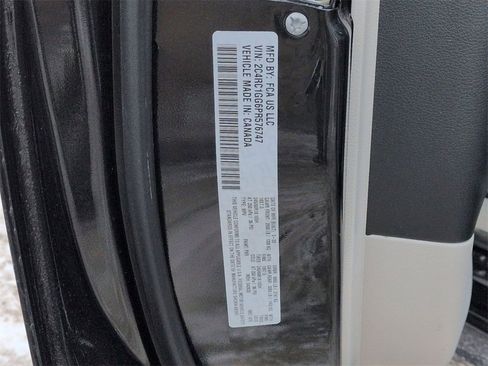 Used 2023 Chrysler Pacifica Limited image 34