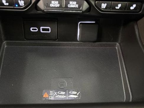 Used 2024 GMC Yukon SLT AWD/4WD image 23