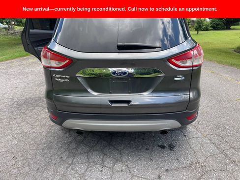 Used 2016 Ford Escape SE w/ SE Chrome Package AWD/4WD image 3