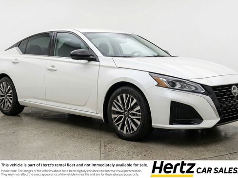 Used 2025 Nissan Altima 2.5 SV image 1