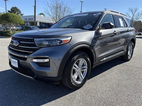 Used 2022 Ford Explorer XLT w/ Equipment Group 202A image 7