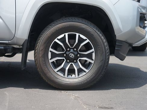 Used 2023 Toyota Tacoma TRD Sport AWD/4WD image 4