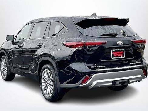 New 2026 Toyota Highlander Platinum AWD/4WD image 3