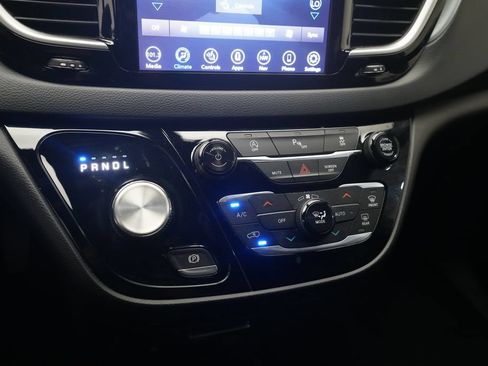 Used 2020 Chrysler Pacifica Touring-L Plus w/ S Appearance Package FWD image 23