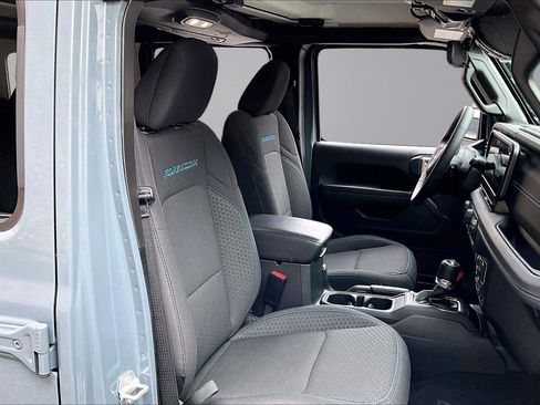 Used 2025 Jeep Wrangler Unlimited Rubicon 4xe image 8