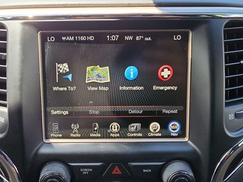 Used 2017 Jeep Grand Cherokee Overland w/ Jeep Active Safety Group AWD/4WD image 18