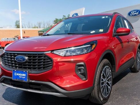 Used 2025 Ford Escape SE FWD image 2