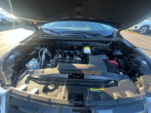 Used 2025 Nissan Pathfinder SV image 34