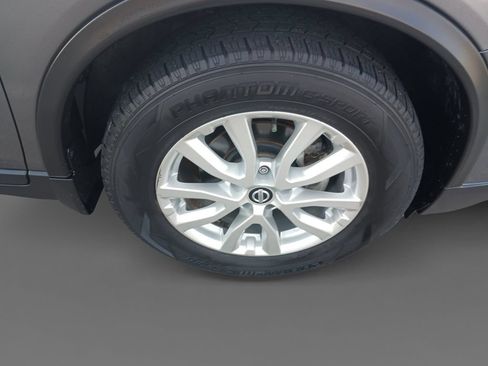 Used 2017 Nissan Rogue SV FWD image 16