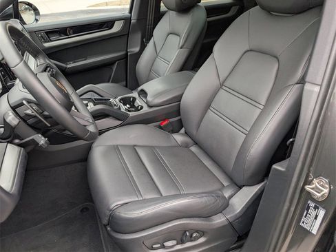 Certified 2025 Porsche Cayenne Coupe image 28