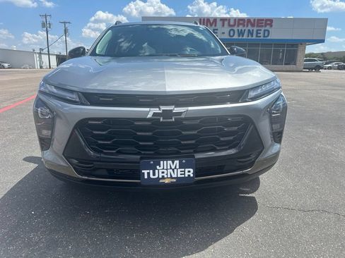 Used 2025 Chevrolet Trax ACTIV w/ Driver Confidence Package FWD image 2