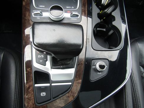 Used 2017 Audi Q7 3.0T Premium Plus w/ Premium Plus Package image 31