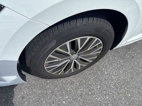 Used 2020 Volkswagen Jetta SE image 4